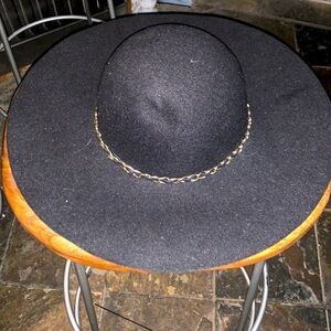 Cute stylish hat with chain detail